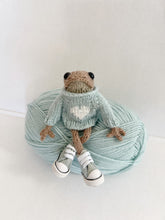 Hamilton - brown knitted frog with sweater