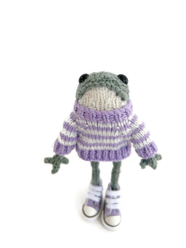 Frank - green knitted frog with sweater